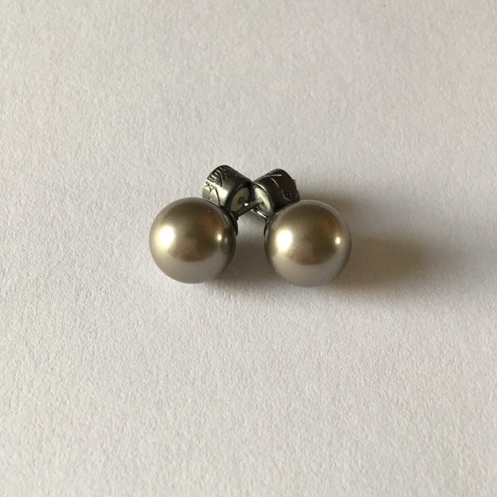Kenneth Cole dark gray pearl earrings